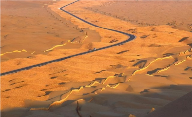 世界最长的沙漠公路,几代人平凡守候的壮举