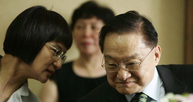 金庸一生著作等身却有三爱好专黑一名字一个辈分一个姓氏