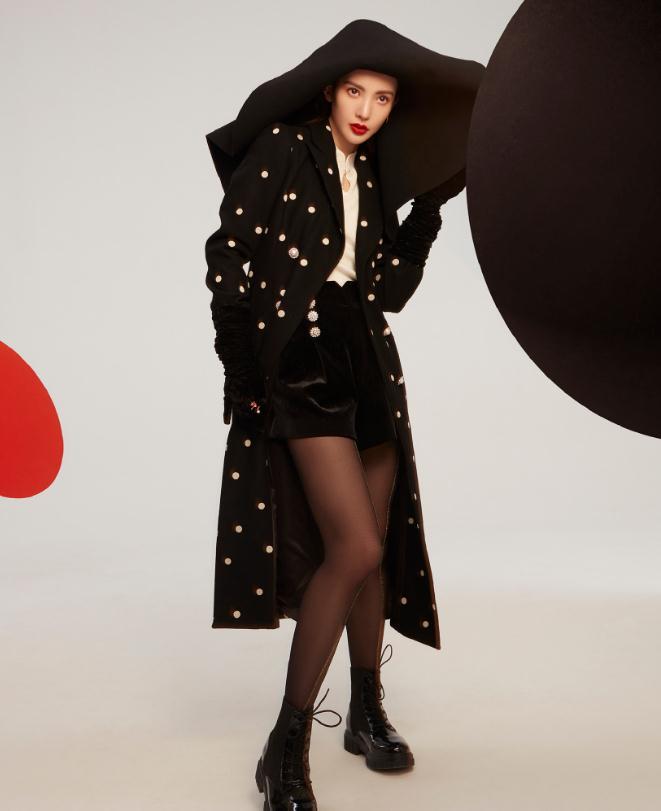 看金晨出道前旧照,对比就像"整容"!_腾讯新闻