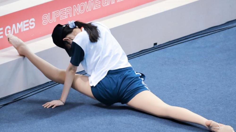 不懂何为人间第一腿看张艺凡穿光腿神器后还以为我眼花了