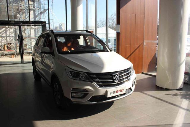 宝骏560到店配皮革座椅大尺寸悬浮屏幕搭15t18l动力