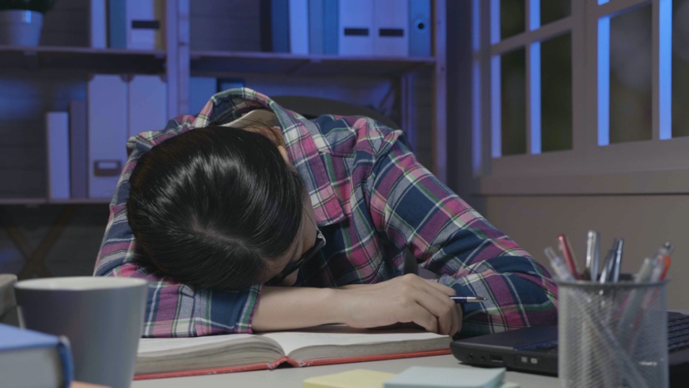 痛心23岁互联网女员工凌晨加班猝死这6个心脏救命信号千万留心