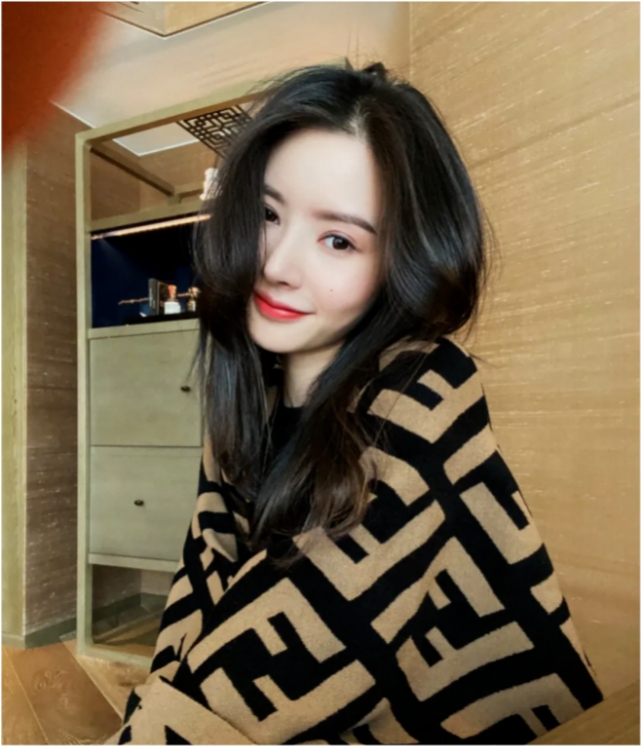 好当的奥,尤其是挖酱今天要聊的这位史上最短豪门贵妇——网红李李说