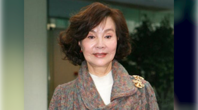 60岁阿姨过年准备烫染,什么发型年轻洋气?四种超减龄发型了解下