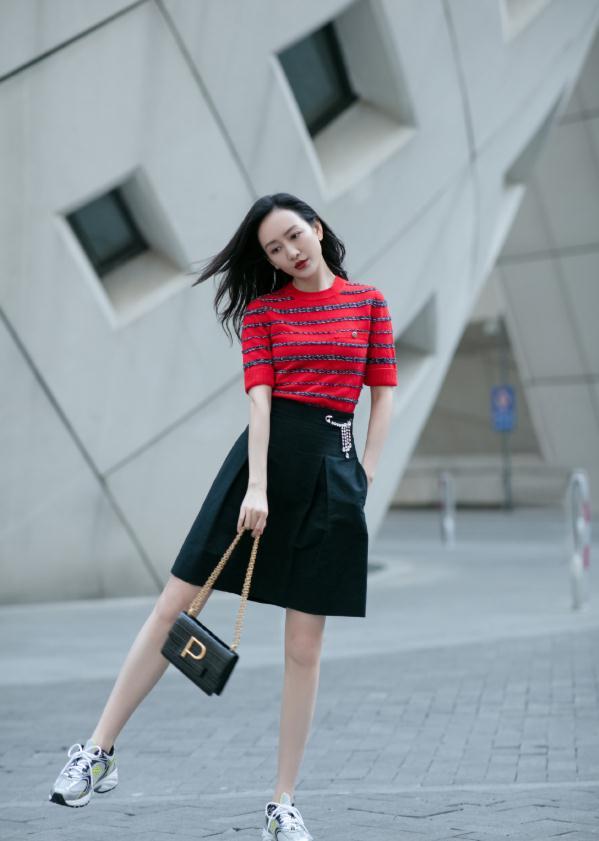 王鸥才是真腿精,穿高腰短裙秀"圆规腿",谁能不羡慕!