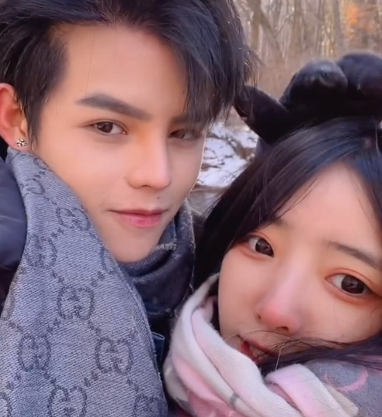 殷世航套路璐结婚海报曝光婚礼直播pk四千万网红炒作太明显