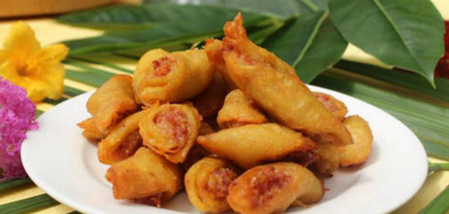 石家庄的炸千子,有点像南方的春卷,用鸡蛋,面做成皮儿之后,把肉加入