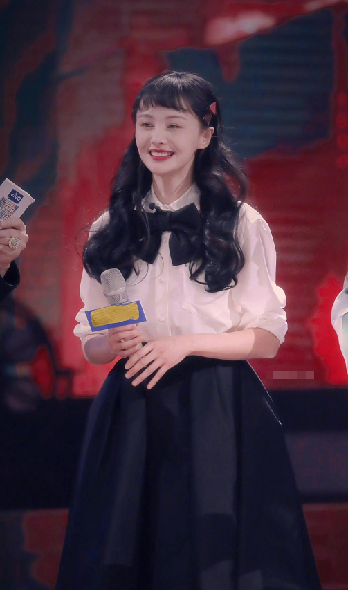 郑爽大片美出新高度卷发造型尽显复古氛围感法式既视感来了