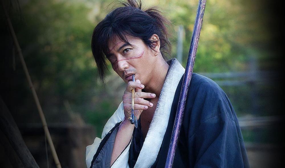 48岁木村拓哉晒照双下巴抢镜穿和服混搭爵士帽痞帅事业回春新剧收视高