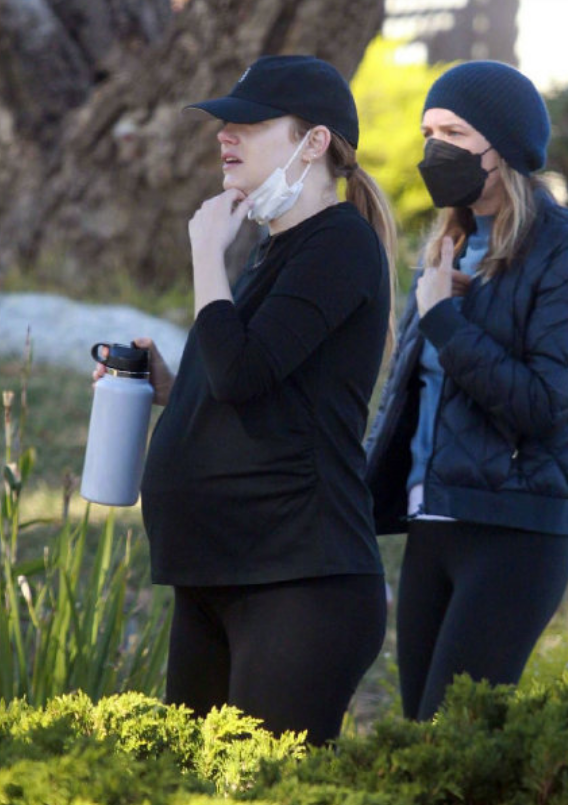 石头姐孕肚明显,因疫情只能当未婚妈妈,老公是周六夜现场经理