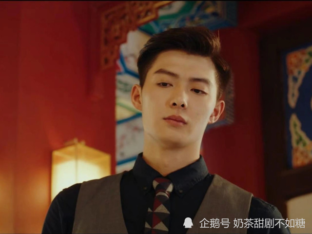 终极笔记:新月饭店被砸,为何副官张日山却不敢出面管呢?_腾讯新闻