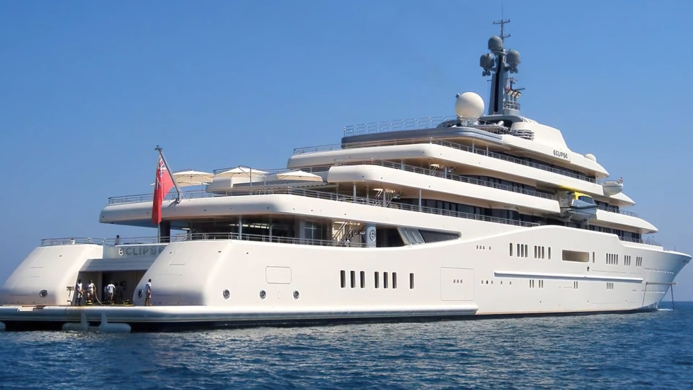 目前世界第一大私人游艇日蚀号,是由俄罗斯富豪阿布拉莫维奇历时五年