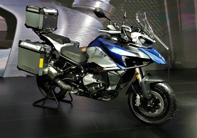 国产最大排量adv摩托 qj骁750开卖了