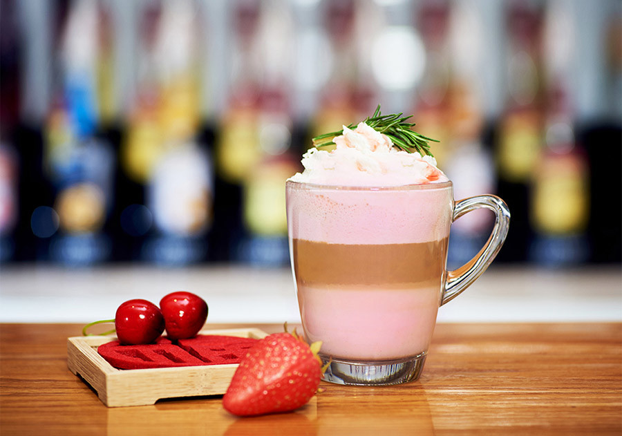 咖啡配方:教你做3款风味拿铁咖啡,草莓/橙皮/抹茶拿铁做法