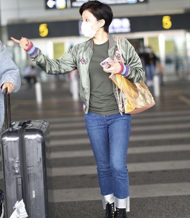 小婉君金铭没戏拍身材暴瘦打扮中性又剪短发没一点女人味