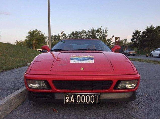 京a00001车主是何身份?知情人:一线巨星见他都要站着敬酒