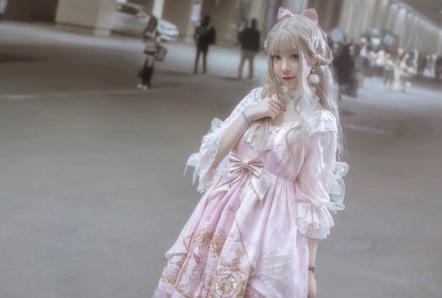网恋穿lolita去奔现,明明甜美可爱,男生看见之后却直接转身离开