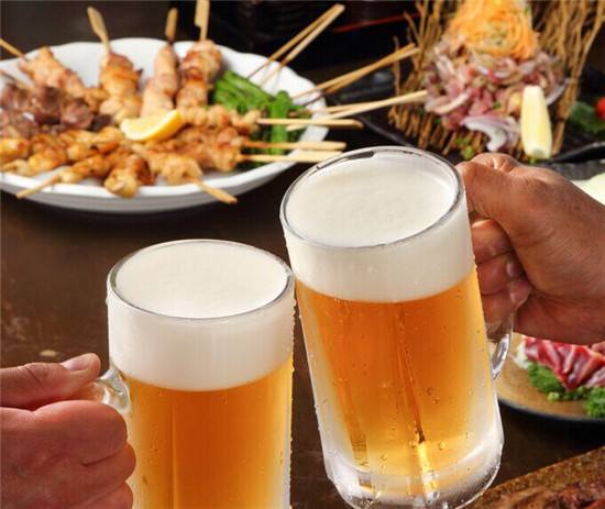 夜市喝啤酒要注意这种啤酒建议别喝教你3招喝到真正好啤酒