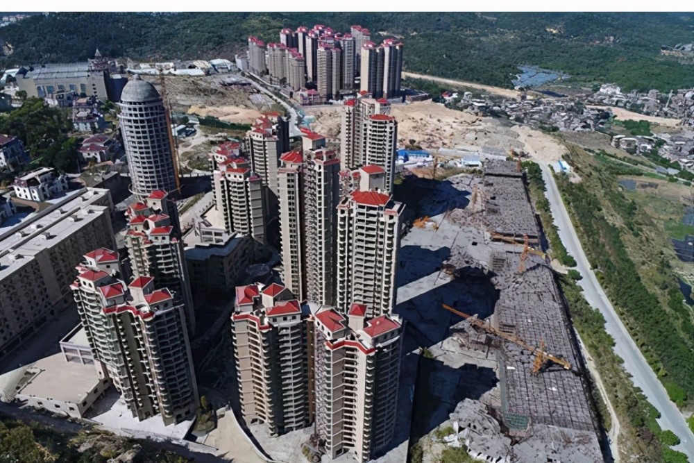 出现了不少的"烂尾楼"现象,宏益国际城就是当地一处比较知名的烂尾楼