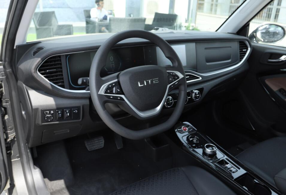 北汽lite实车亮相,外观不输mini,顶配12.68w