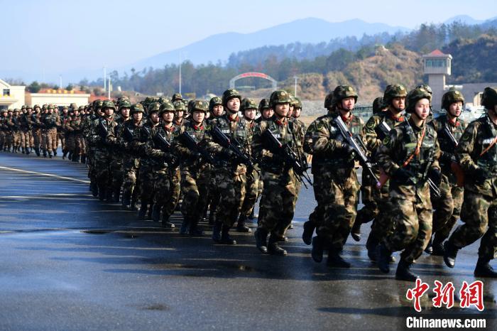 1月4日,武警江西总队新年度开训动员大会在南昌举行.