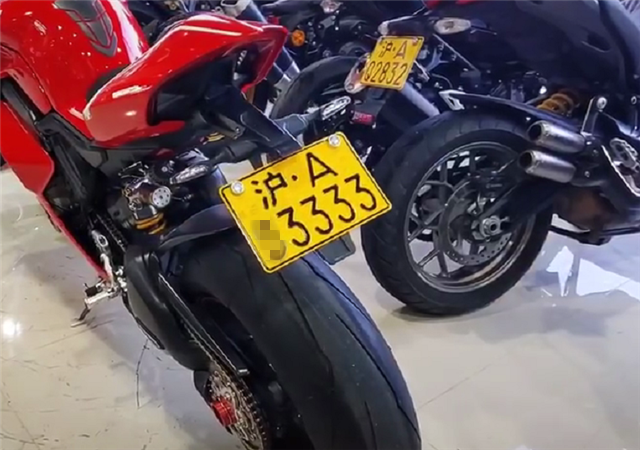 "沪a"牌杜卡迪v4,牌值6位数,车牌还是"豹子号"|摩托车|车牌|杜卡迪