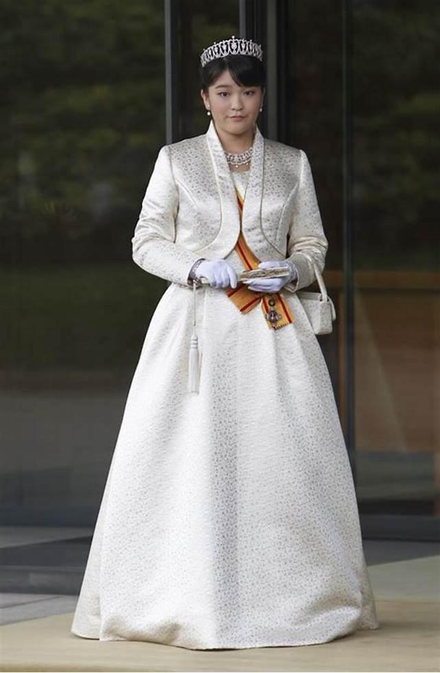 日本真子公主未婚夫近照罕见曝光发福油腻发型邋遢准驸马豪无贵族感