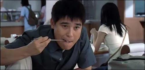 故事流氓马三夜里遇到了接他成亲的老头第二天马三死了