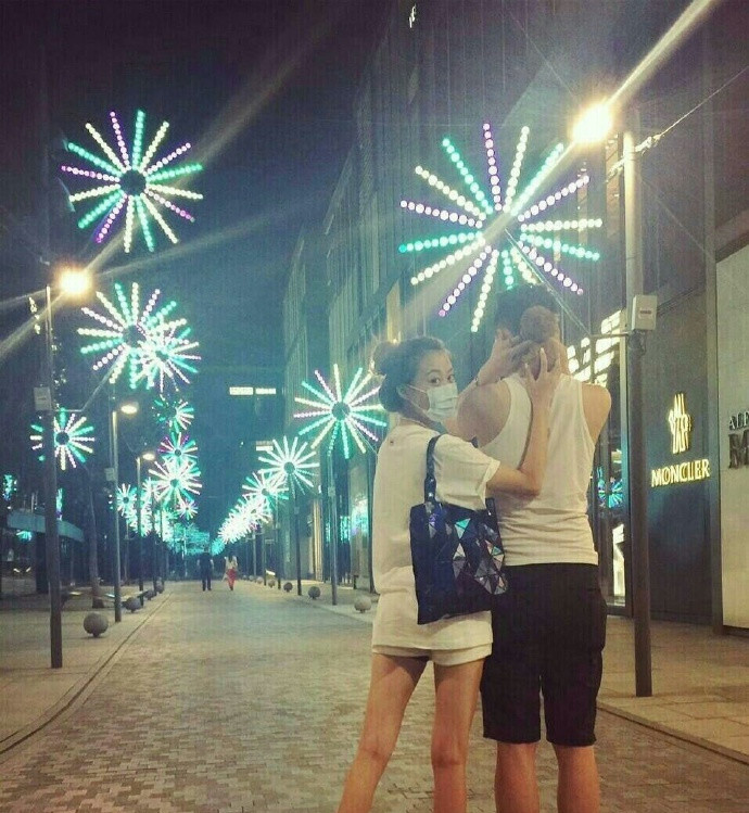 孙侨潞社交小号被扒出曾晒出过婚纱照与前男友亲密合影曝光