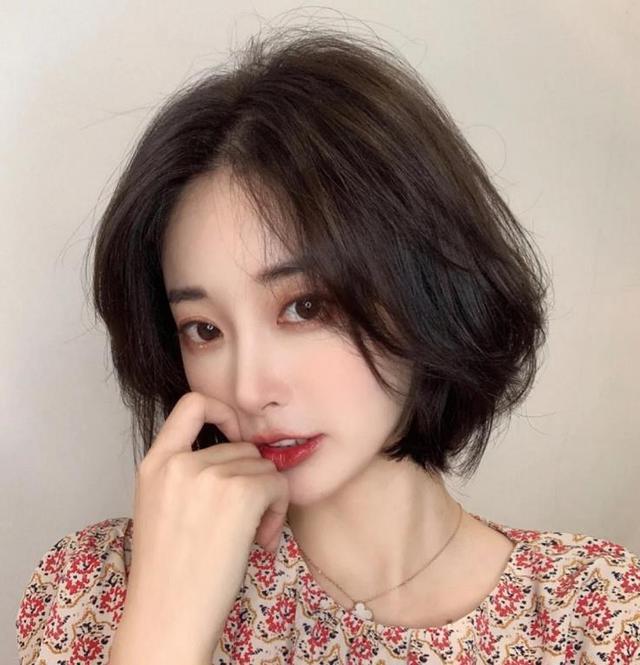 四十岁的女人,留什么发型最好看?