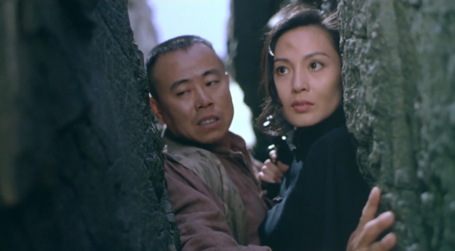 《绝境逢生》和《举起手来》.