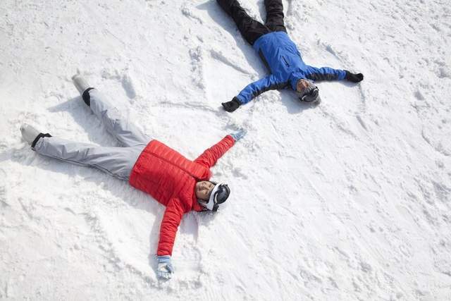 滑雪场摔死图片