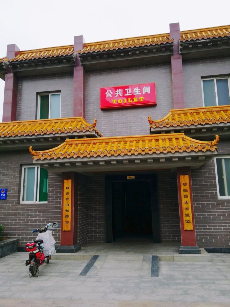 山西一城火爆网络,竟是因为公共厕所的造型,被游客当景区打卡