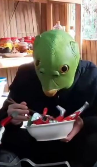 这个世界上真的有"奥特曼",请不要用低俗的烂梗玷污了这份梦想,这不