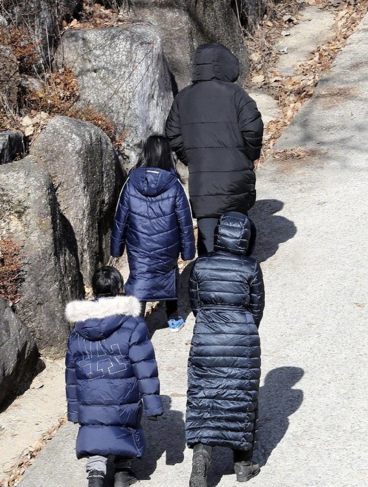 《想知道真相》裡揭露了7個月大的女嬰鄭仁在被領養後遭到養父母的