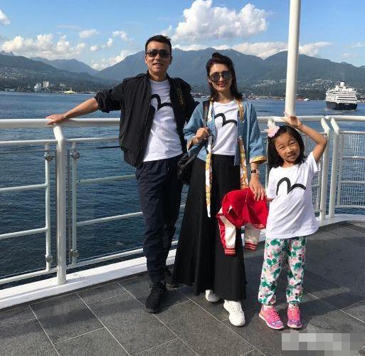 安徽台女主持同框吵架余声下巴成倒三角比大9岁马滢显老