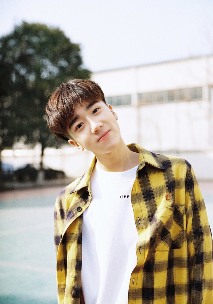 相信大家对曹峻祥非常的熟悉了吧,他因出演《陈情令》中的欧阳子真一