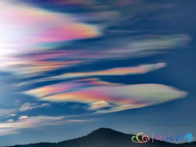 云南迪庆,丽江,怒江,大理,玉溪等地上空频频出现"七彩祥云",很多网友