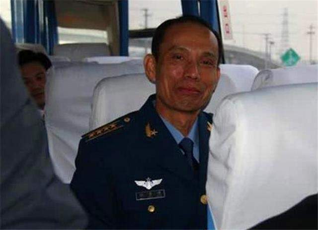 林贤顺驾机穿越台海14架战机追踪未果九死一生回大陆