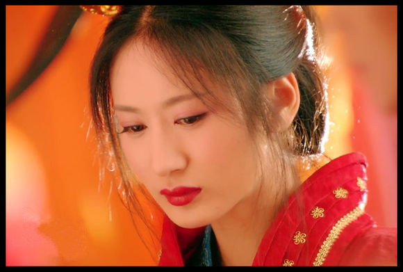 甘婷婷饰演的慕容安是第四篇章《一世安》的女主,她是貌绝当世,美艳不