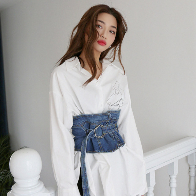 束腰还穿在衣服里面?时髦精们早就把它穿出来了,太撩了