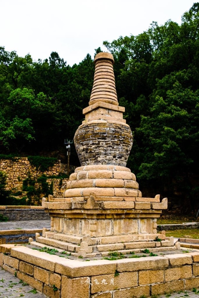 北京夏天的银山塔林是一个清凉舒适的地方