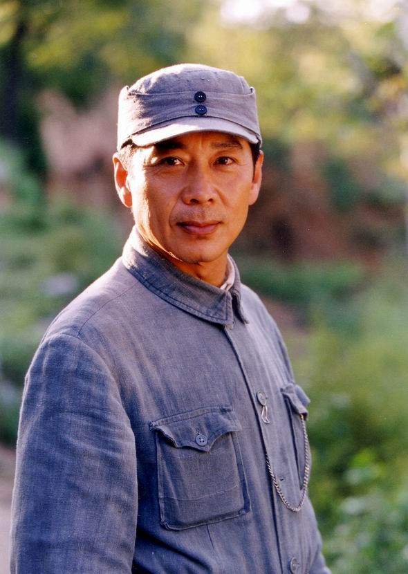 《跨过鸭绿江》孙维民:55次扮演周总理,个人生活趣事多_腾讯新闻