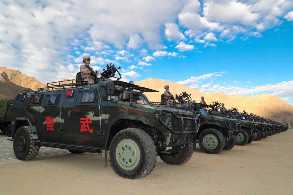 武警新的一年换装星空迷彩,还有崭新猛士突击车,以后很难分清了_腾讯