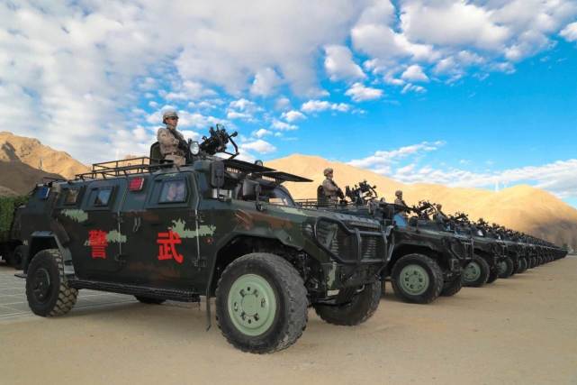 武警新的一年换装星空迷彩,还有崭新猛士突击车,以后很难分清了_腾讯