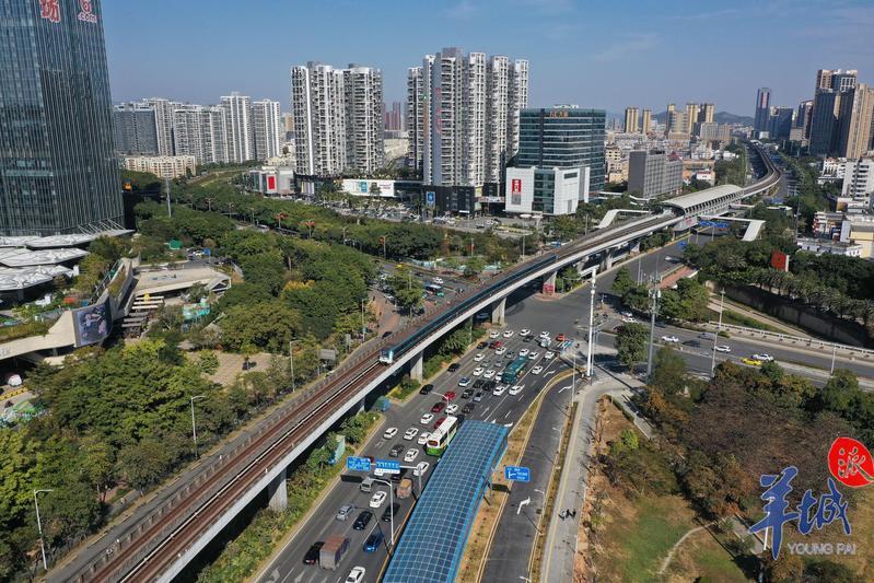 地铁3号线到达龙城广场