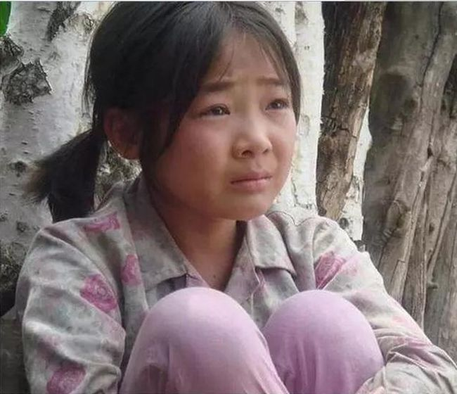 童年总吼我"丫头片子"的父亲,什么时候在女儿面前那么卑微了