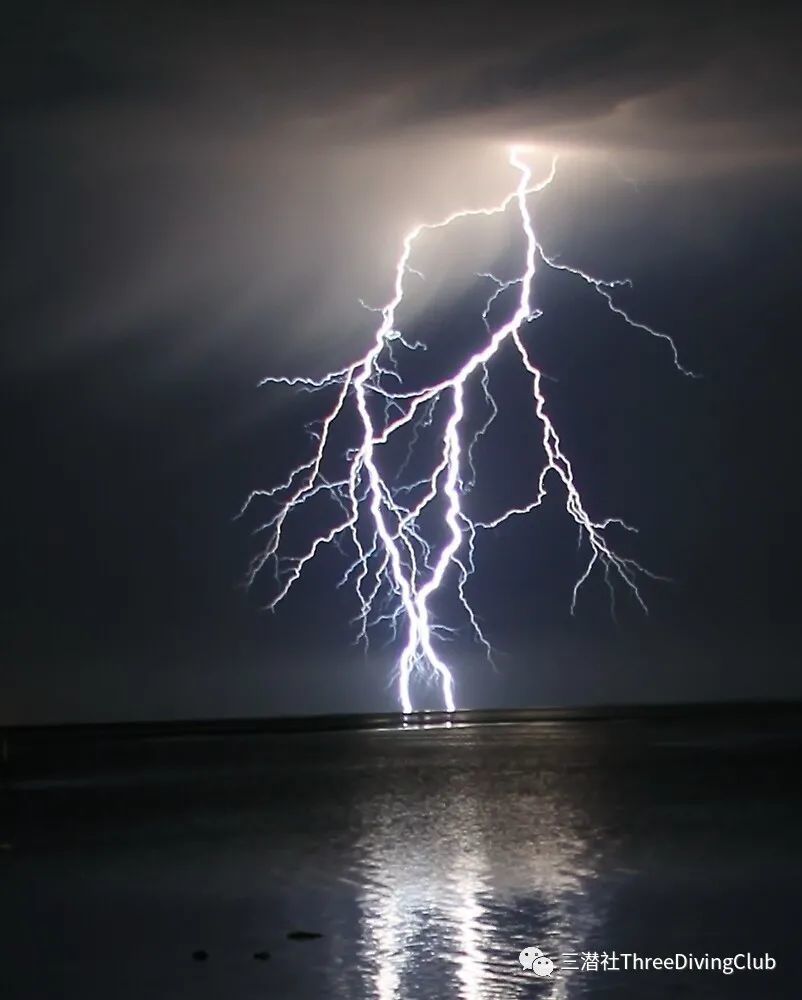 【科普】打雷时可以潜水吗