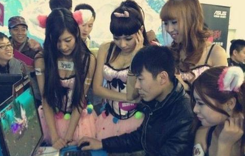 表面是游戏女陪玩,私下却……_腾讯新闻