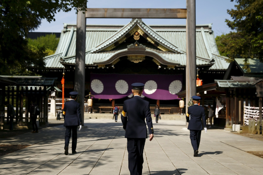 中国男子刘强火烧靖国神社被群殴 却仍高呼 我不会屈服于暴力 腾讯新闻